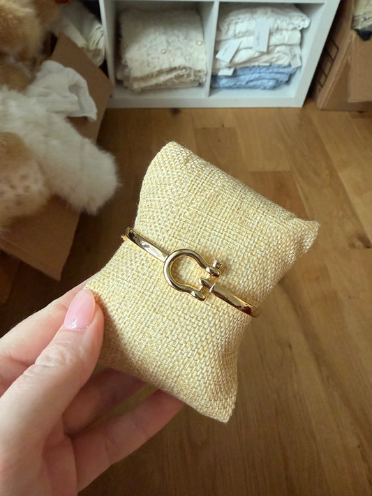 Gold Plain Bit Bracelet